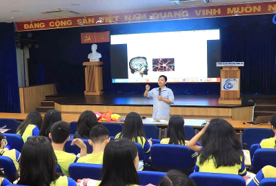 Uni Tour 2024: Học sinh trường quốc tế hào hứng với kiến thức về AI, IOT